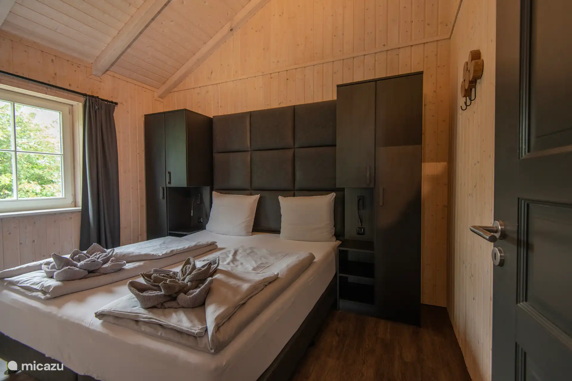 Schlafzimmer 180 cm Bett 