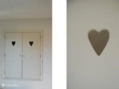 Diese abschließbaren Türen geben Zugang zum Schlafzimmer Schlafzimmer