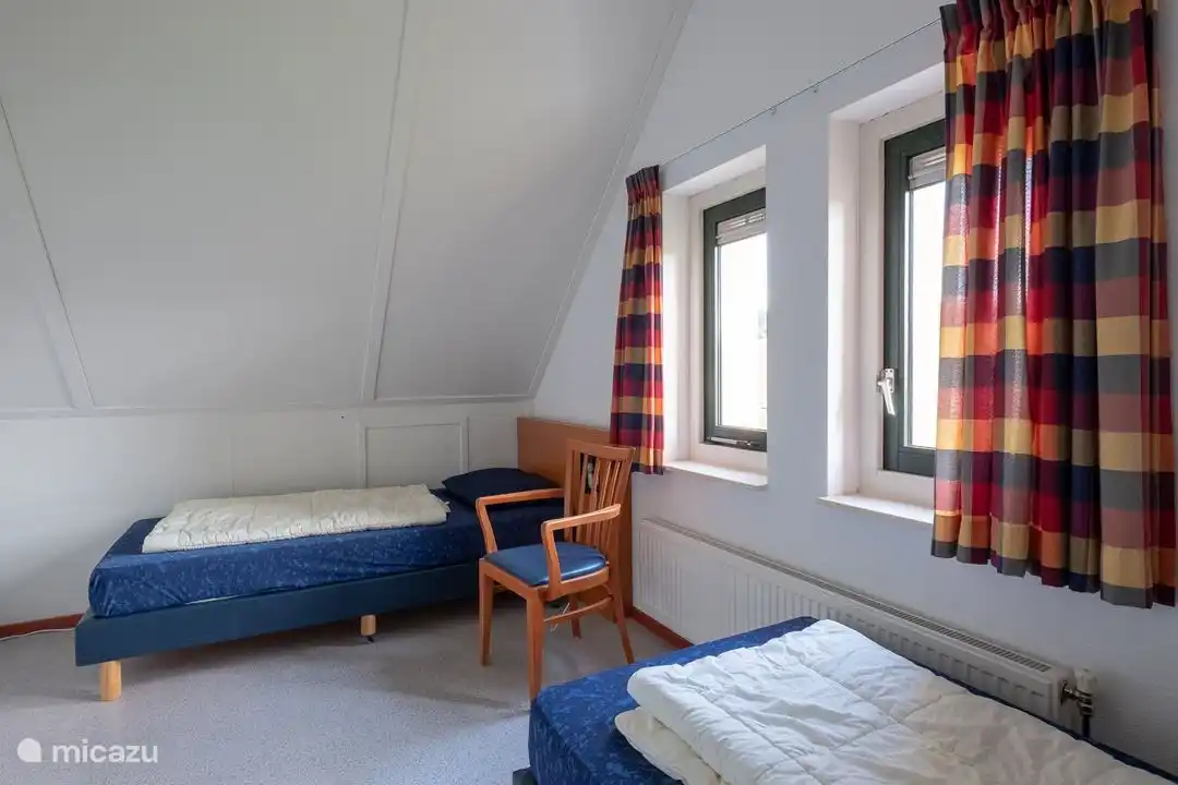 2. Schlafzimmer mit sehr geräumigen Einzelbetten