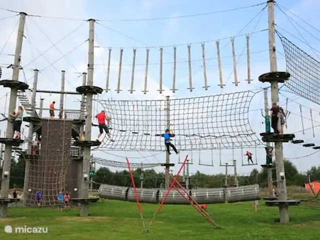 Location de Vacances Pays-Bas, Drenthe, Wezuperbrug, bungalow - Bungalow boisé Drenthe super beau parc d'escalade au camping