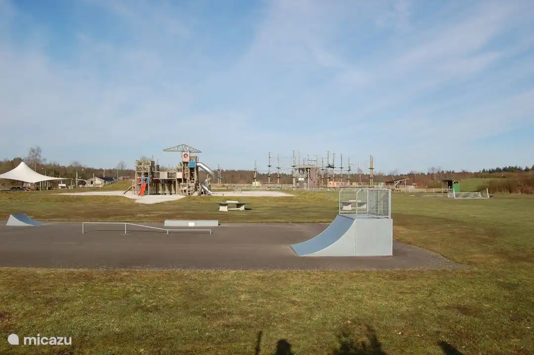 Viele Spielmöglichkeiten neben dem Bungalow