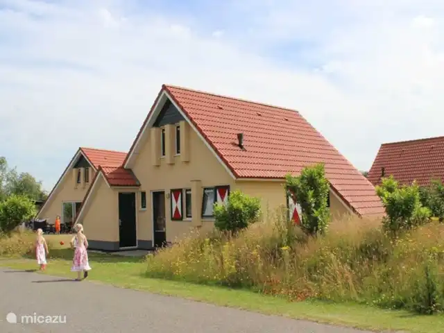 Location de Vacances Pays-Bas, Drenthe, Wezuperbrug, bungalow - Bungalow boisé Drenthe maison colorée