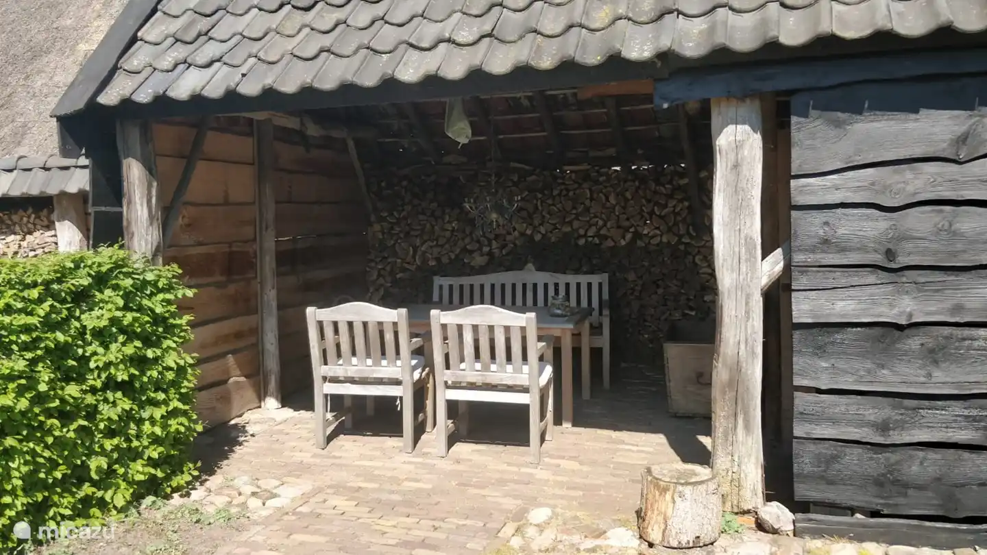 zitje onder overkapping