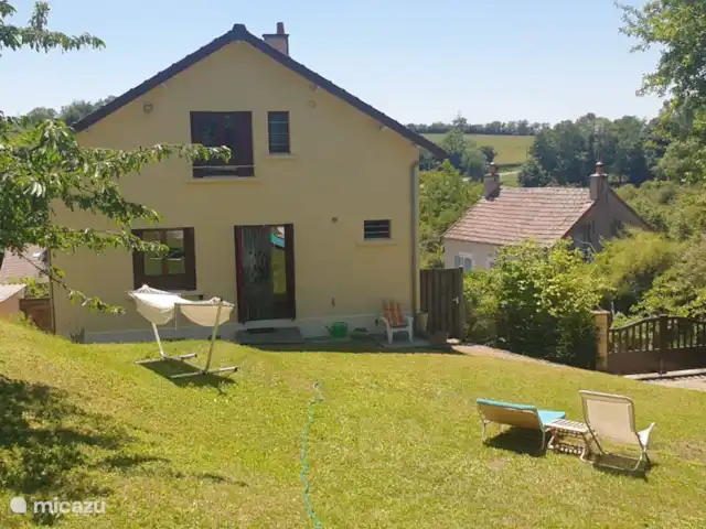 La Collin | France, Allier, Château-sur-Allier - maison de vacances belle vue sur le jardin et les coins salons
