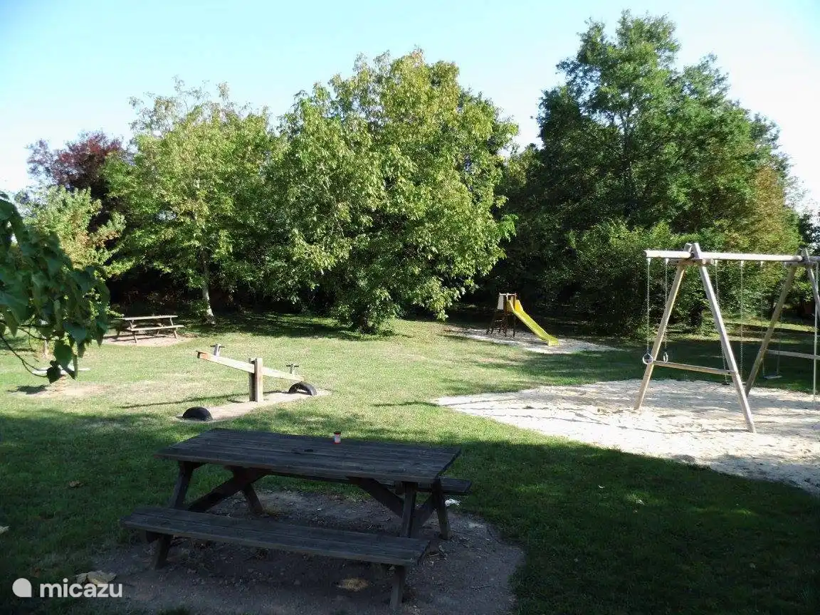 Dorfplatz Spielplatz für die Kleinen