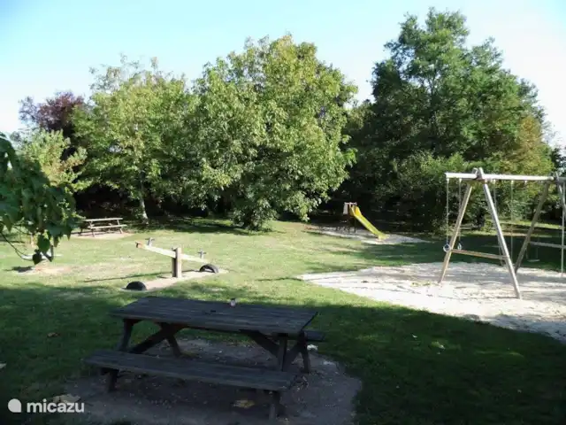 La Collin | France, Allier, Château-sur-Allier - maison de vacances place du village aire de jeux pour les plus petits