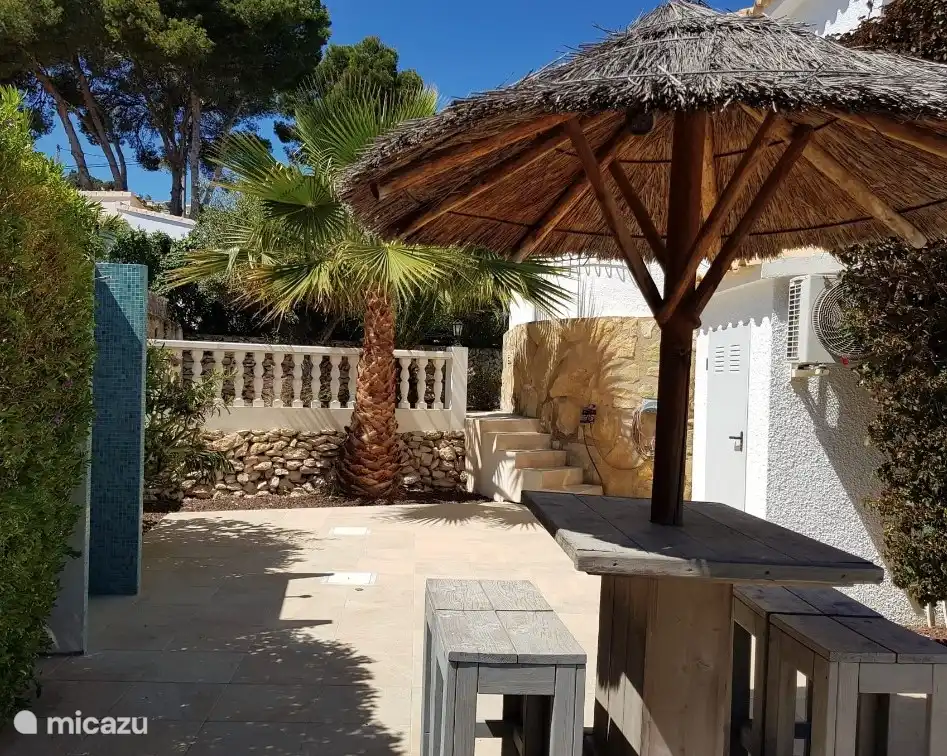 Picknick- und Stehtisch für den Grill