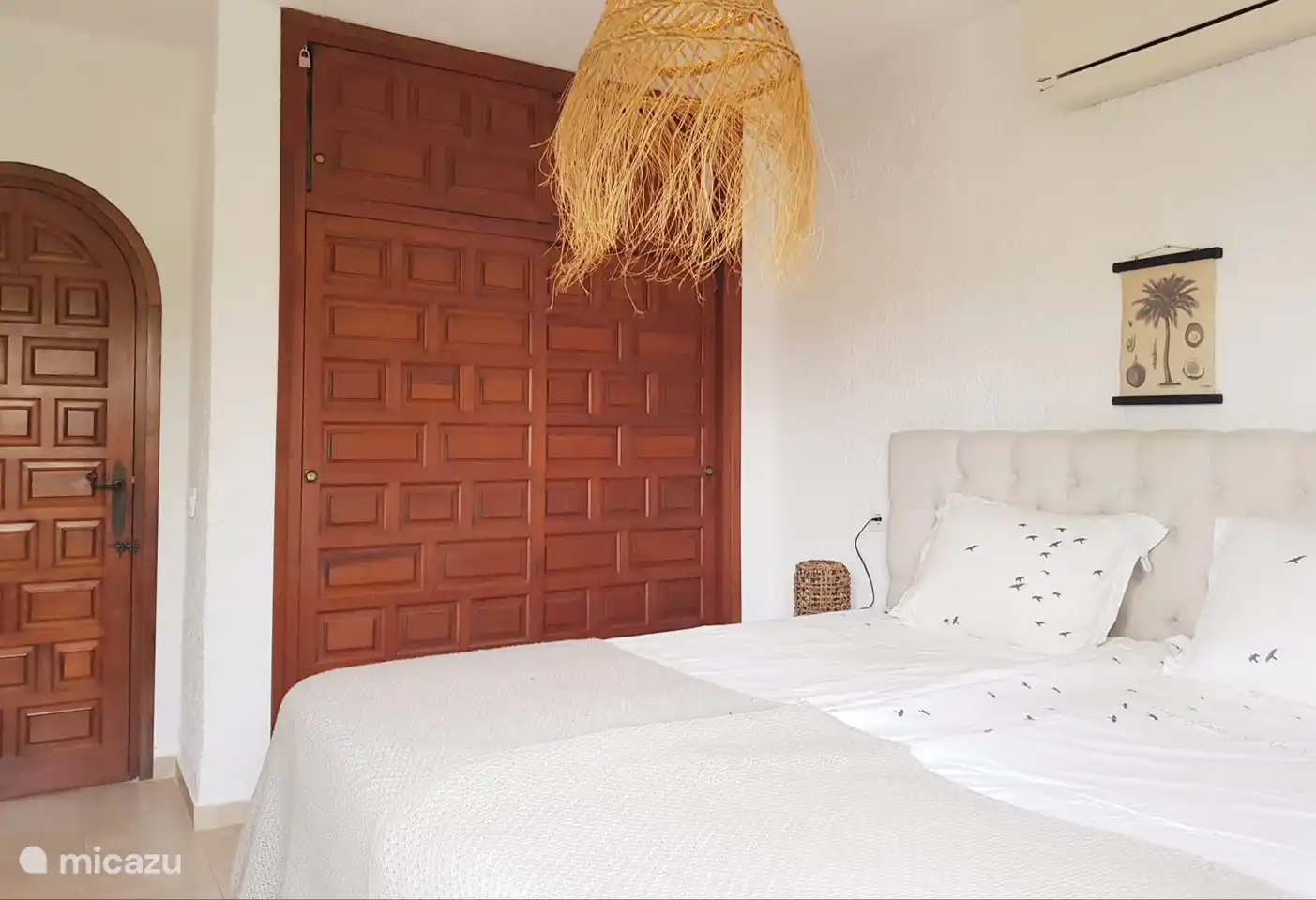 Mit großem Einbauschrank