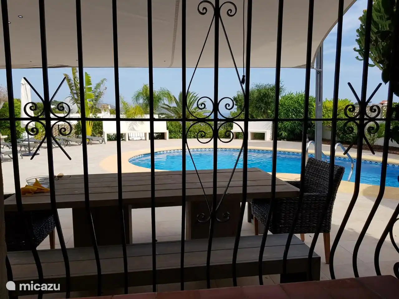 Gästehaus mit Blick auf den Pool