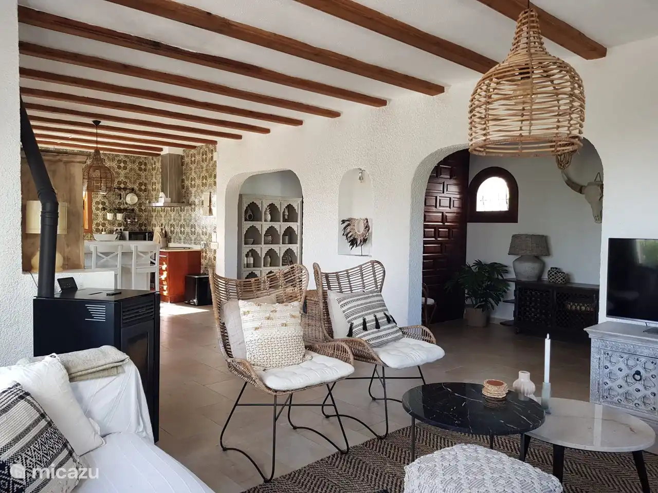 Geräumiges Wohnzimmer mit separatem Esszimmer