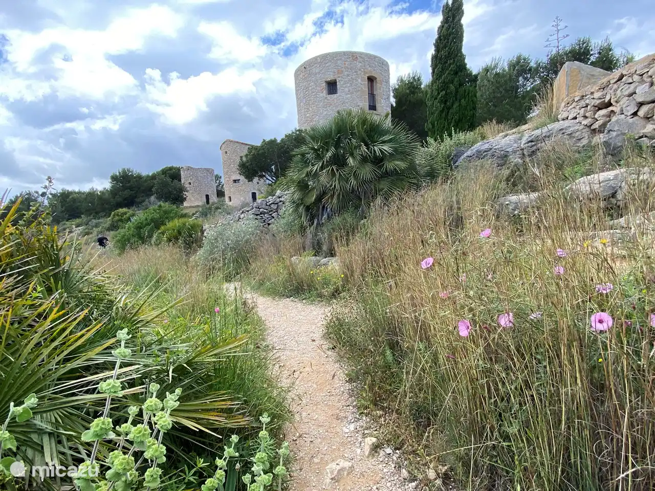 Schöner Wanderweg zu den Mühlen in Javea