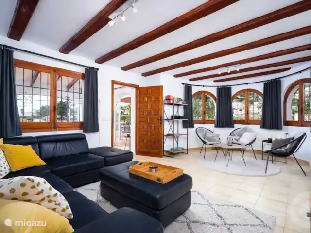Casa Senji en España, Costa Blanca, Moraira - villa Amplio salón con aire acondicionado y rincón de relax ideal
