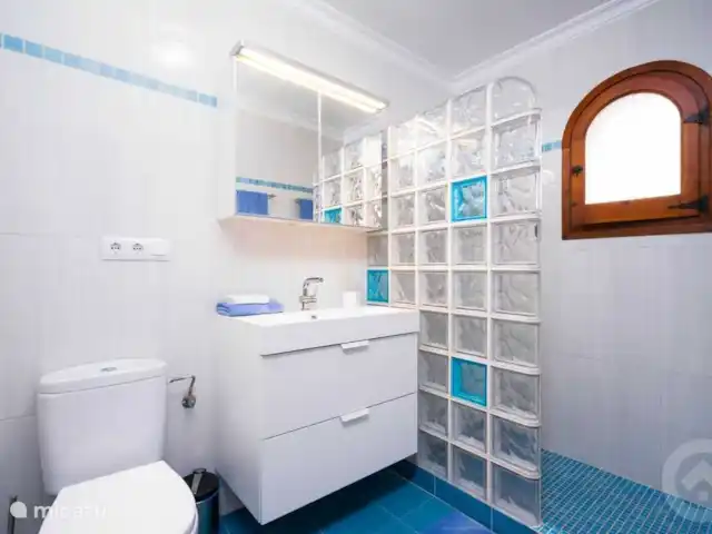 Casa Senji en España, Costa Blanca, Moraira - villa Cuarto de baño con lavabo, ducha y WC