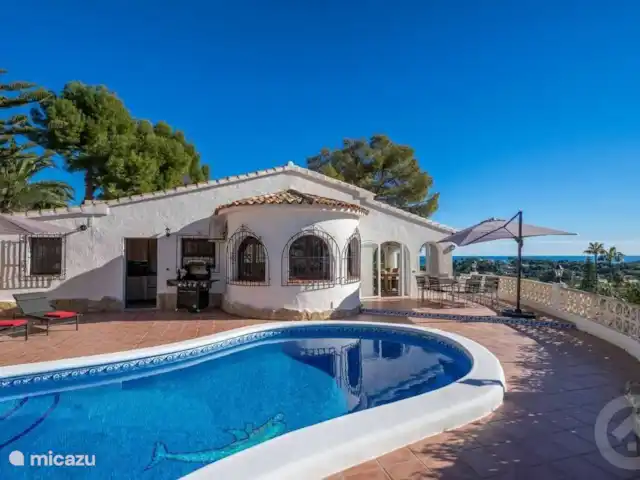 Casa Senji en España, Costa Blanca, Moraira - villa Vista lateral de chalet independiente con terraza