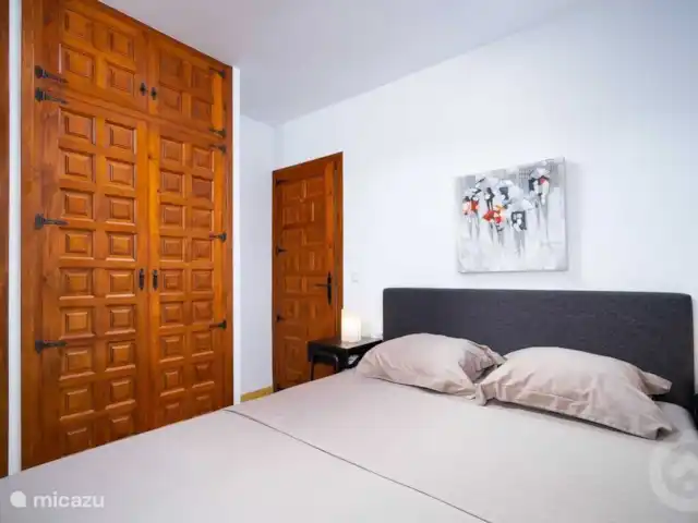 Casa Senji en España, Costa Blanca, Moraira - villa Dormitorio 2 con cama de matrimonio y amplio armario