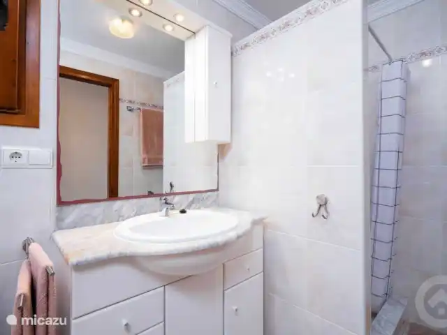 Casa Senji en España, Costa Blanca, Moraira - villa Cuarto de baño con lavabo, ducha y WC