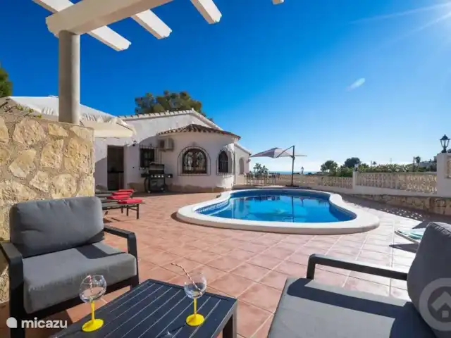 Casa Senji en España, Costa Blanca, Moraira - villa Desde el salón se establecen bonitas vistas a la terraza con piscina. Delicioso lugar!