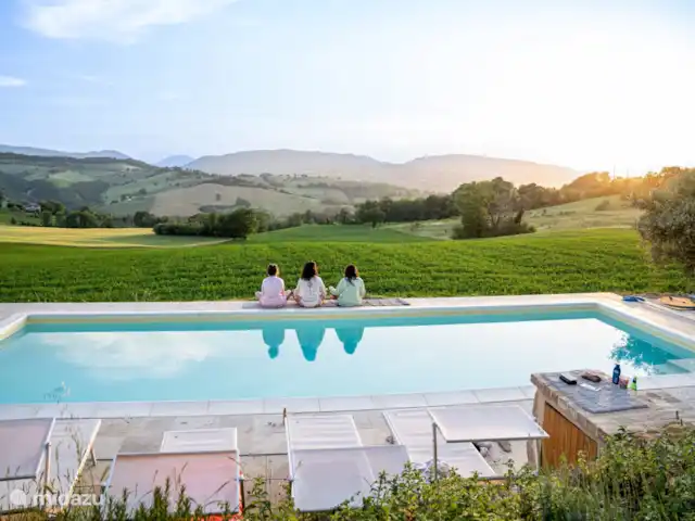 Casa PRIMO Le Marche | Italie, Marche, Tolentino - maison de vacances Yoga au bord de la piscine