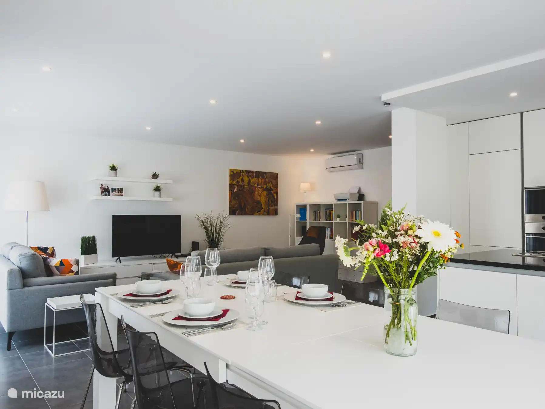 Übersicht Essbereich und Wohnzimmer