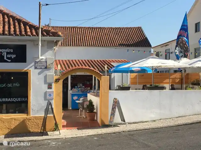 Villa das Hortas huren in Portugal, Costa de Prata, Salir Do Porto - villa Lokale bar en restaurant op het dorpsplein van Salir. U kan er ontbijten en gaan voor een eenvoudige lunch of maaltijd tegen scherpe prijzen.