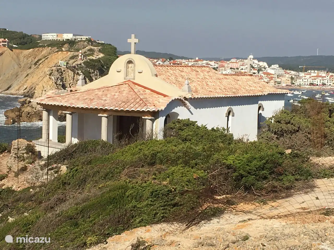 Die Kapelle von Sant Ana auf der Spitze der Klippe kann von der Villa aus zu Fuß erreicht werden.