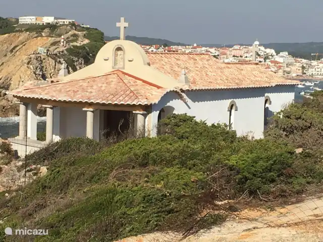 Villa das Hortas huren in Portugal, Costa de Prata, Salir Do Porto - villa De kapel van Sant' Ana op de top van de klif te bereiken via een mooie wandeling vanuit de villa.