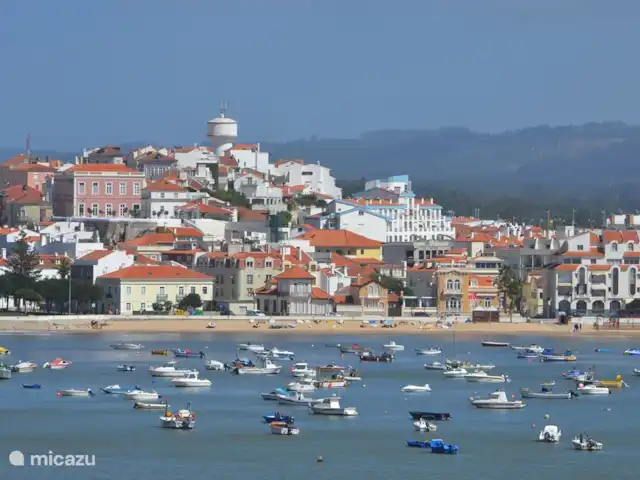 Villa das Hortas huren in Portugal, Costa de Prata, Salir Do Porto - villa São Martinho do Porto, aan de andere kant van de baai en een toeristische trekpleister tijdens het seizoen. Rijk aan bars en restaurants en een aangenaam strand met fijn zand. Is op +/- 25 minuten te voet te bereiken vanuit Salir. Een zeer aangename wandeling langs baai of dijk!