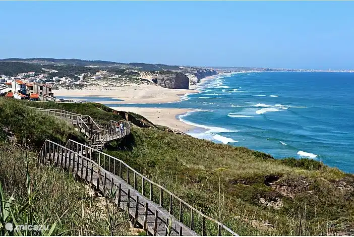 Eine weitere Attraktion in etwa zehn Kilometern Entfernung: die Lagune von Obidos mit dem Badeort Foz do Arelho. Schöne Spaziergänge und Radtouren rund um die Lagune. Fahrradverleih in Foz. 
