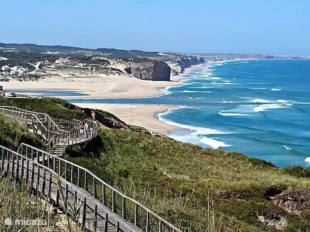 Villa das Hortas huren in Portugal, Costa de Prata, Salir Do Porto - villa Een andere trekpleister een tiental kilometer verderop: de Lagune van Obidos met de badplaats Foz do Arelho. Voorwaar een indrukwekkend natuurfenomeen! Prachtige wandelingen en fietstochten rond de inham van de lagune en de lagune zelf. Fietsen te huur bij een Nederlands verhuurbedrijf in Foz.