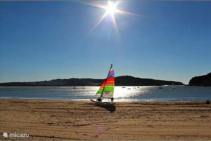 Die Lagune ist ideal, um in der Escola da Velha segeln zu (lernen). Auch Kajakfahren und Kitesurfen sind möglich. 