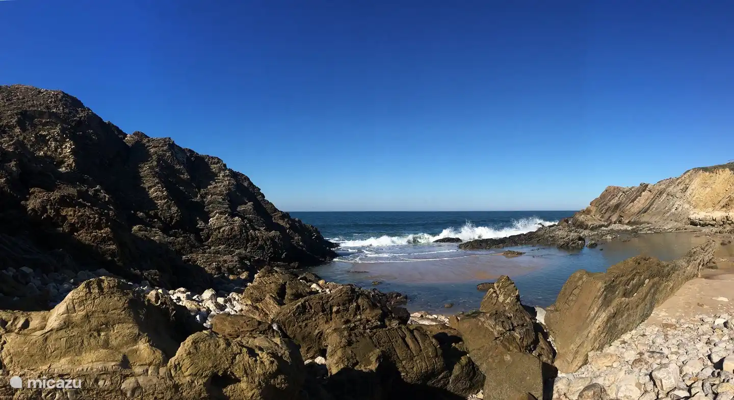 Die raueren Strände und Buchten am Atlantischen Ozean sind reichlich vorhanden und können in vielen Fällen zu Fuß erreicht werden. Für geübte Wanderer und immer aufgepasst!