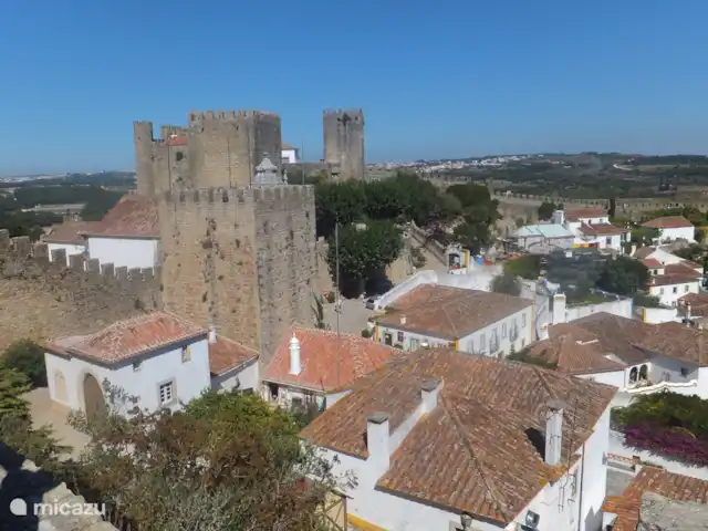 Villa das Hortas huren in Portugal, Costa de Prata, Salir Do Porto - villa Intact, volledig ommuurd middeleeuws stadje met burcht waar in de zomermaanden ridderspelen worden georganiseerd.