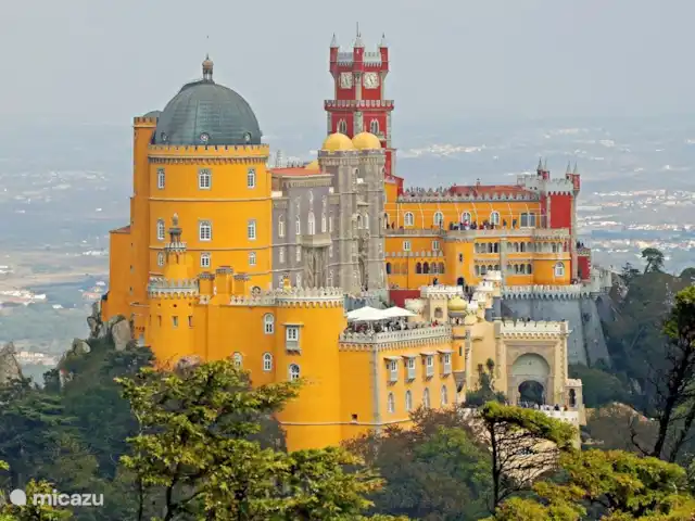 Villa das Hortas huren in Portugal, Costa de Prata, Salir Do Porto - villa Sintra met zijn Palacio da Pena, Palacio National da Sintra en Castelo dos Mouros is zeker een daguitstap waard.