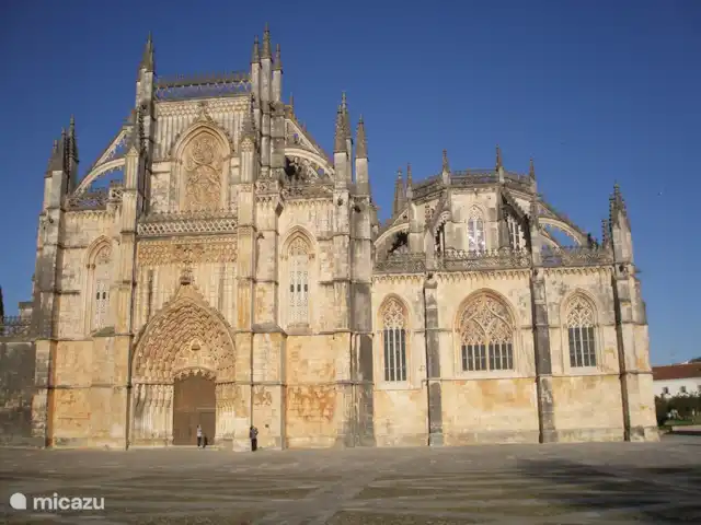 Villa das Hortas huren in Portugal, Costa de Prata, Salir Do Porto - villa Batalha, het mooiste klooster in gotische manuelstijl van Portugal.