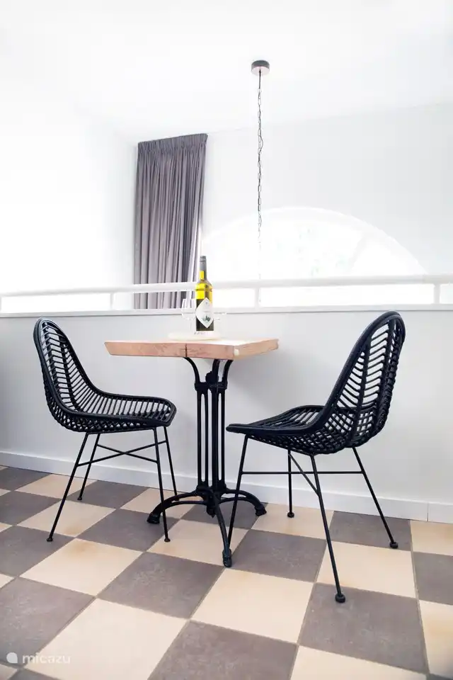 Wohnzimmer mit herrlichem Blick auf die Hügel vom Dachboden