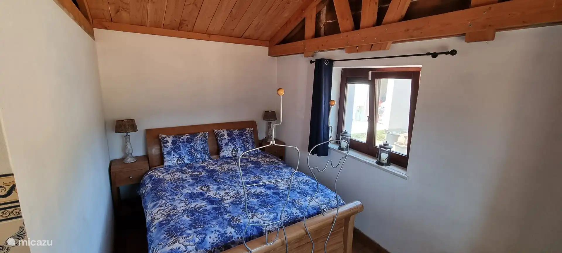 Schlafzimmer mit 2 Betten