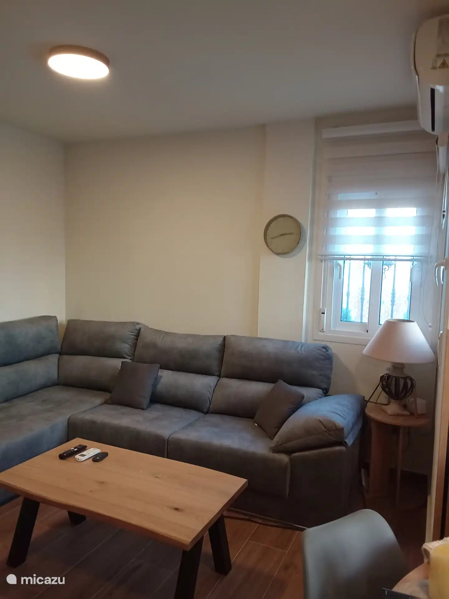 Zona de estar con televisión 