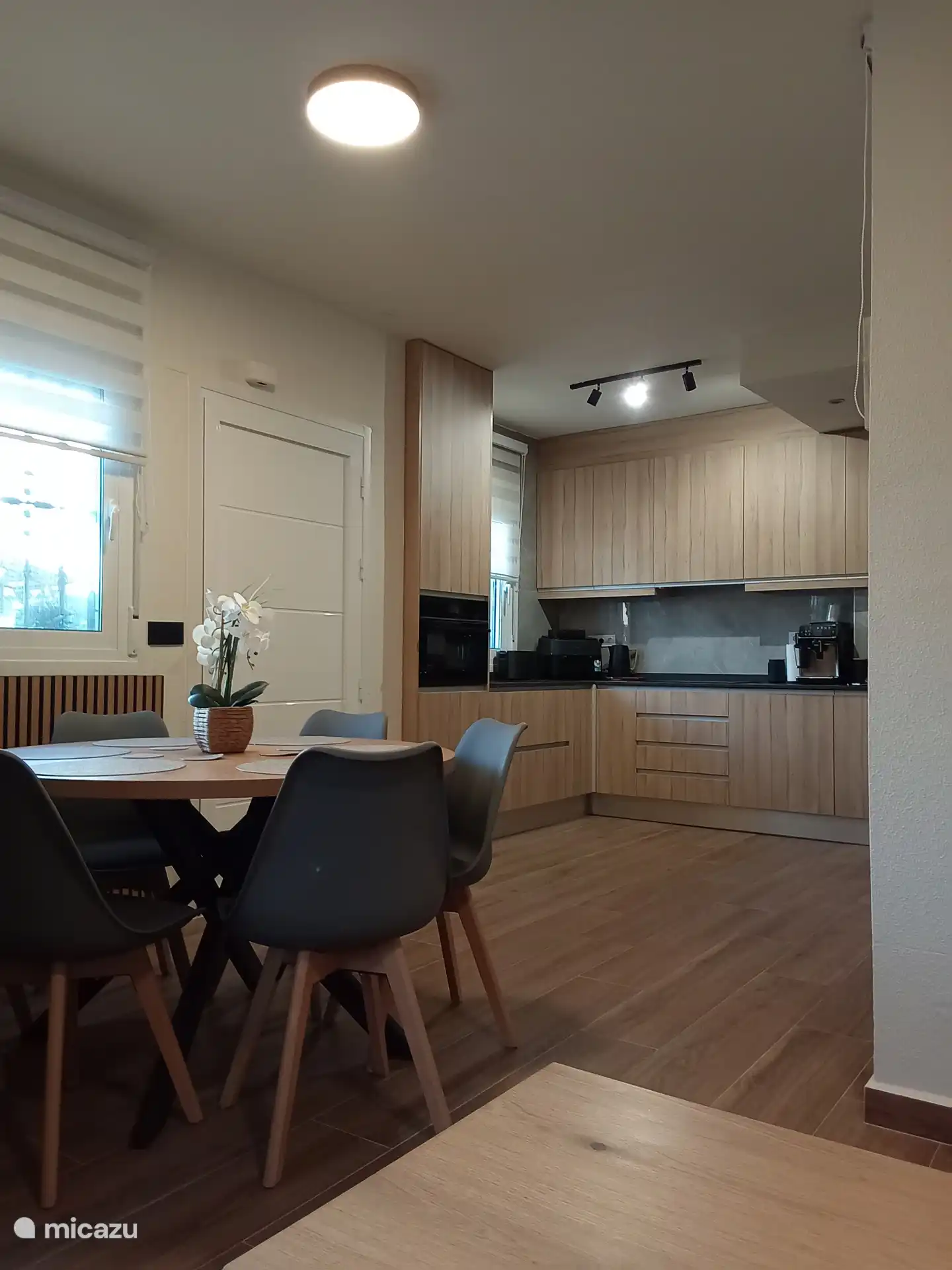 Vista desde la zona de estar hasta la cocina