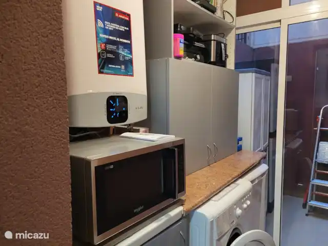 Casa Steven Privézwembad / Jacuzzi huren in Spanje, Costa Blanca, Torrevieja - vakantiehuis Opbergruimte = Frituur,Fonduestel,Broodrooster,Raclette,Blender
Wasmachine en Droogkast