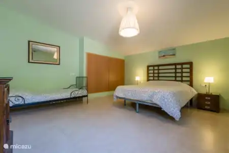 Vakantiehuis Spanje, Costa Brava, Lloret de Mar finca Can Maeva, riante villa voor 18 pax