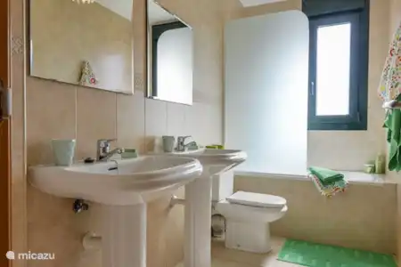 Vakantiehuis Spanje, Costa Brava, Lloret de Mar finca Can Maeva, riante villa voor 18 pax