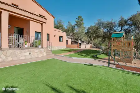 Vakantiehuis Spanje, Costa Brava, Lloret de Mar finca Can Maeva, riante villa voor 18 pax