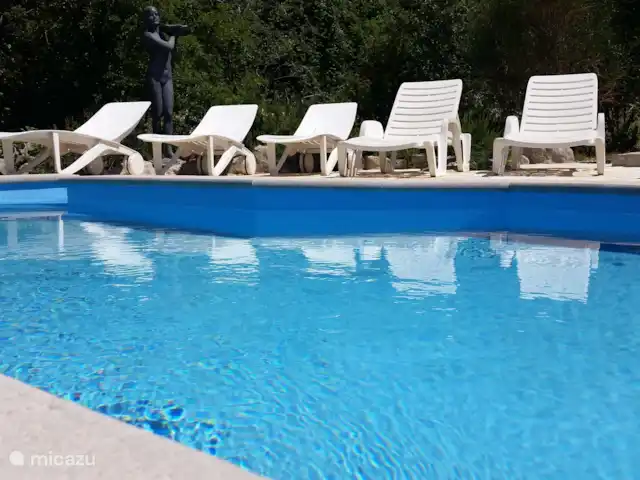 Sofía en Croacia, Istria, Labin - casa vacacional Bonita piscina con tumbonas.