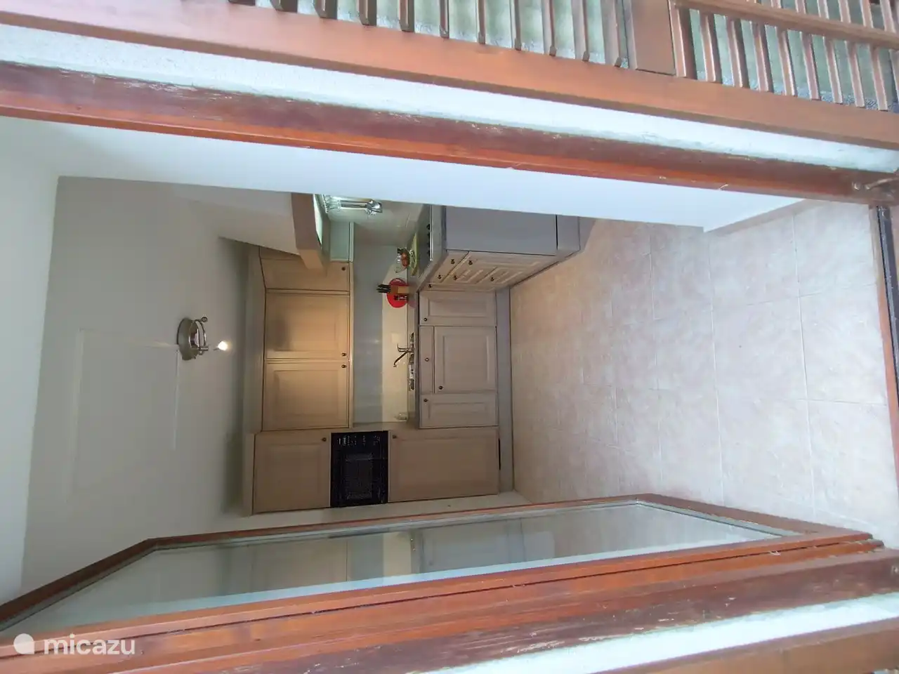 Cuisine vue de la terrasse derrière