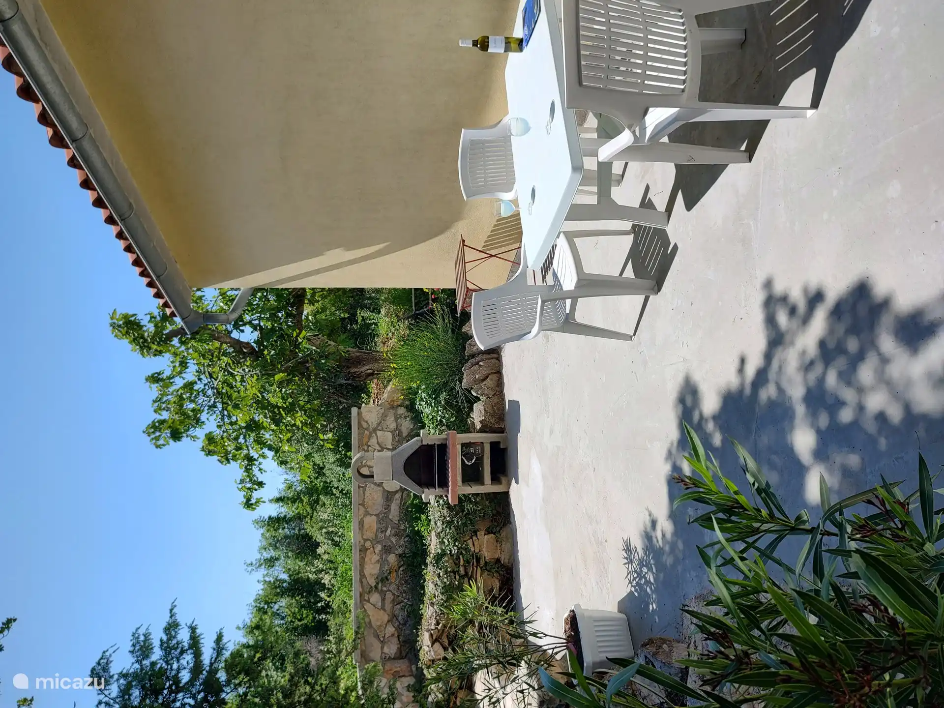 Terrasse arrière avec BBQ