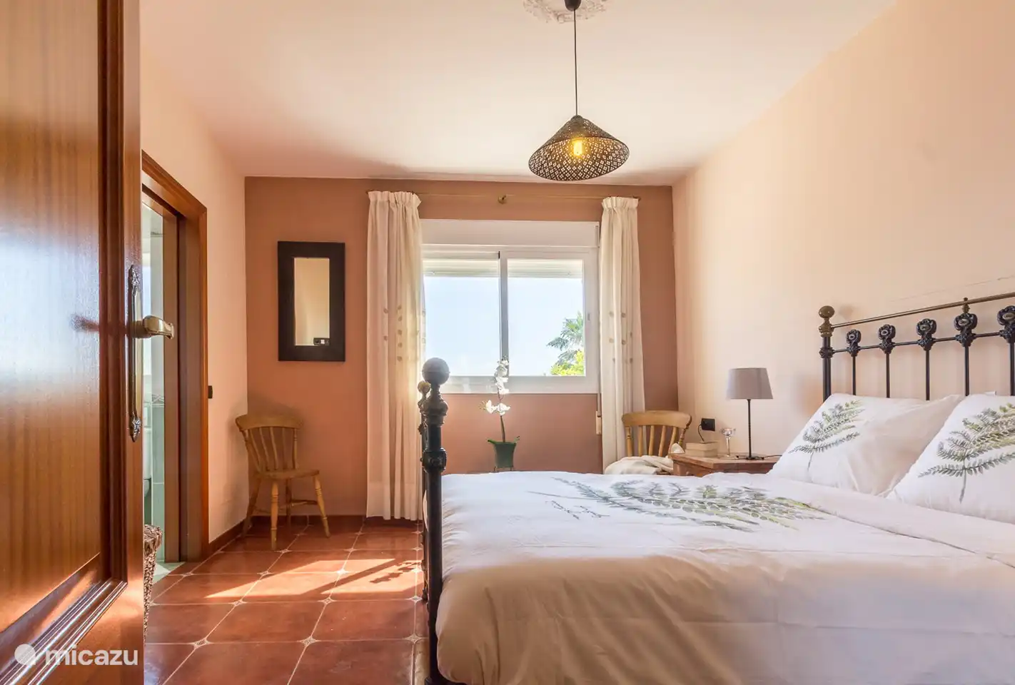 Bedroom with double bed