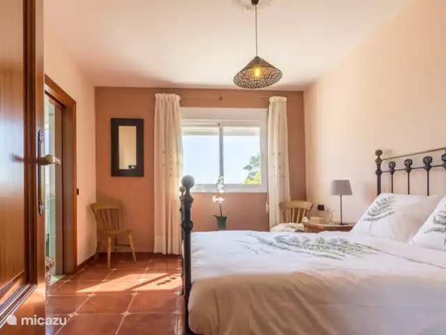 villa huren in Spanje, Costa Tropical, Salobreña – Villa Esmeralda Slaapkamer met tweepersoonsbed