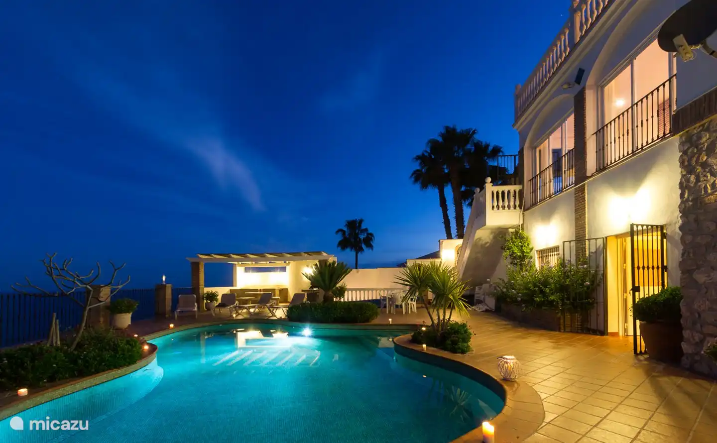 Villa Esmeralda by night