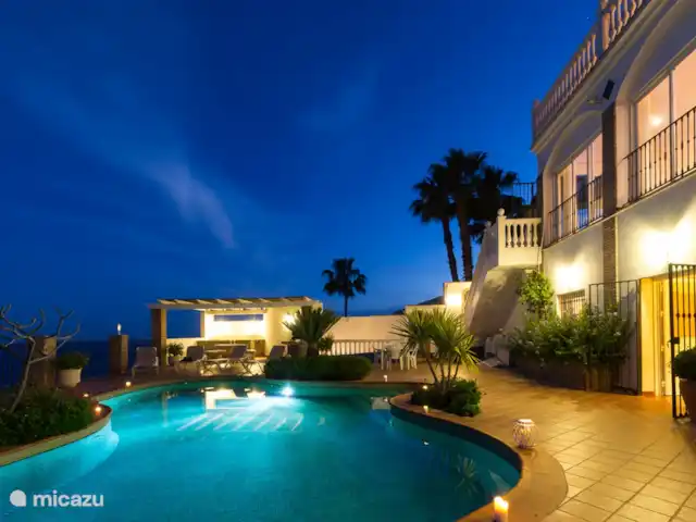villa huren in Spanje, Costa Tropical, Salobreña – Villa Esmeralda Villa Esmeralda by night