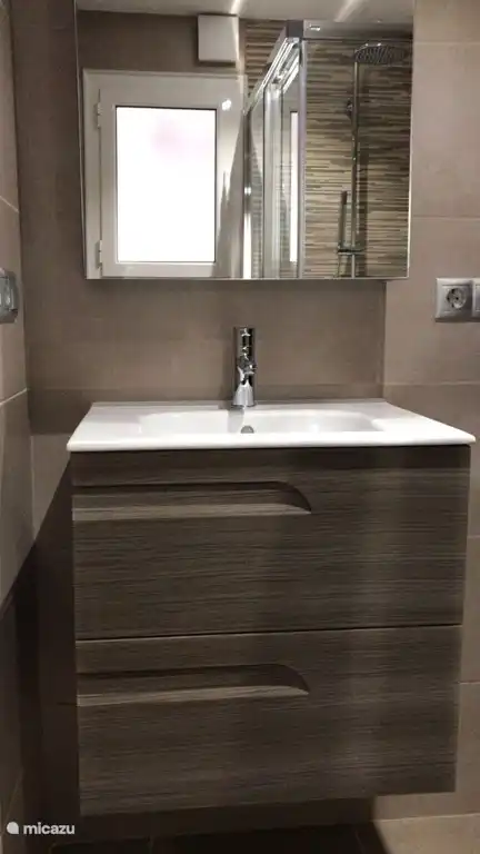 Cuarto de baño en el dormitorio principal